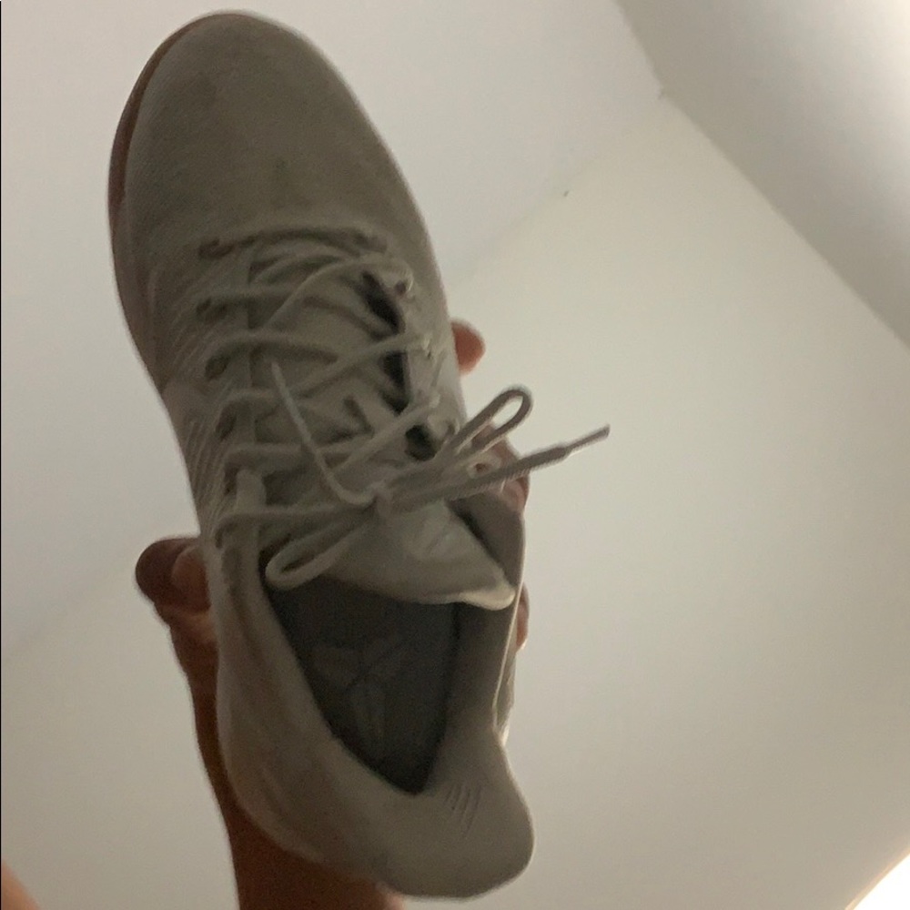 Kobe’s (Good Condition) - Picture 2 of 4